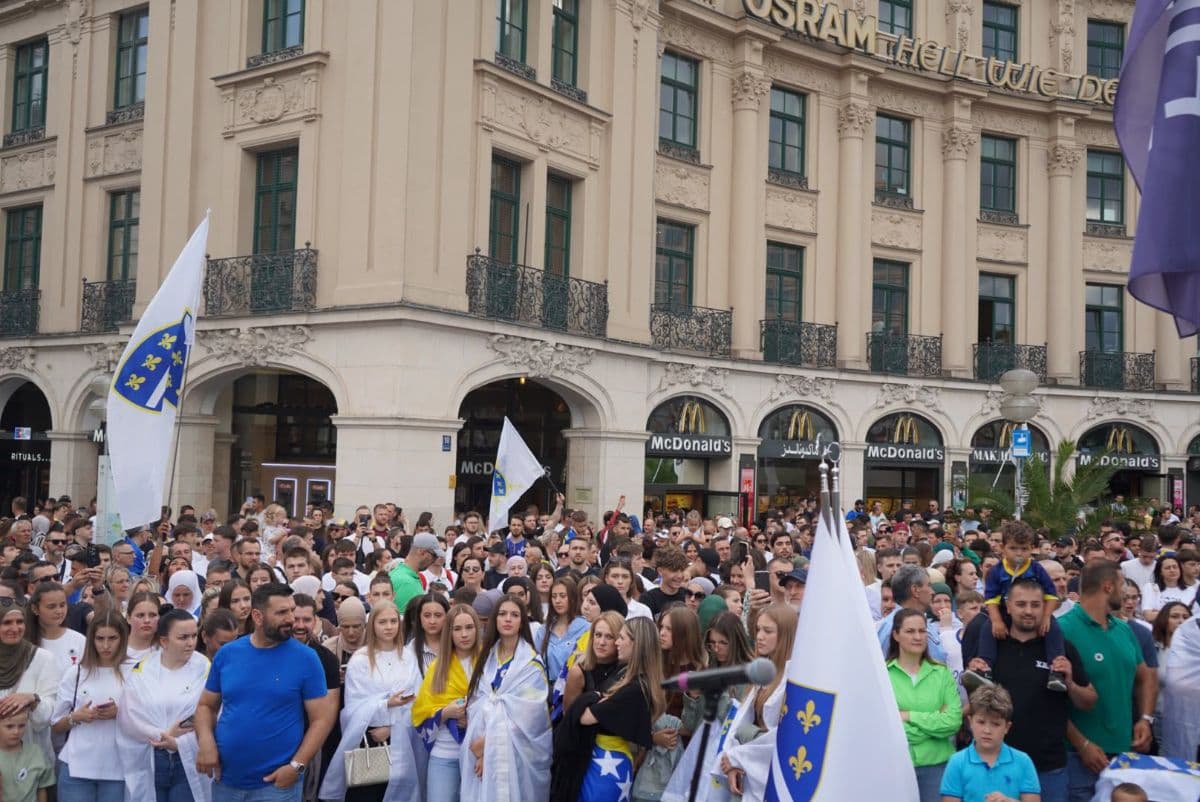 Minhenski Marš mira odaje počast žrtvama Srebrenice na 31. godišnjicu