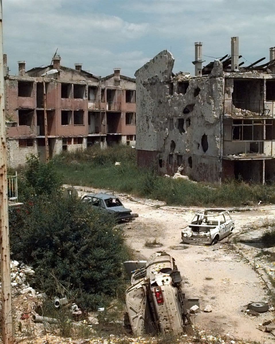 Sarajevo obilježava 33 godine od masakra u redu za vodu na Dobrinji